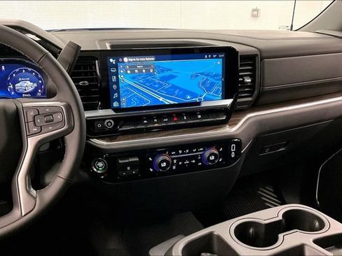 Used 2025 Chevrolet Silverado 1500 LT AWD/4WD image 7