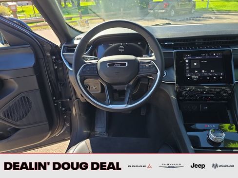 Used 2023 Jeep Grand Cherokee Altitude image 14