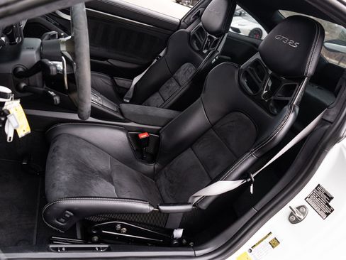 Used 2016 Porsche 911 GT3 RS image 25
