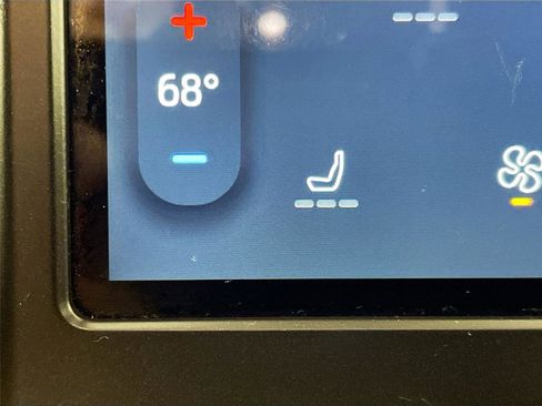 Used 2024 Ford Edge SEL image 16