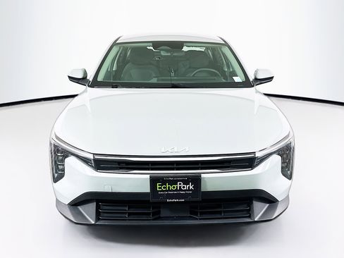 Used 2025 Kia K4 LXS FWD image 2