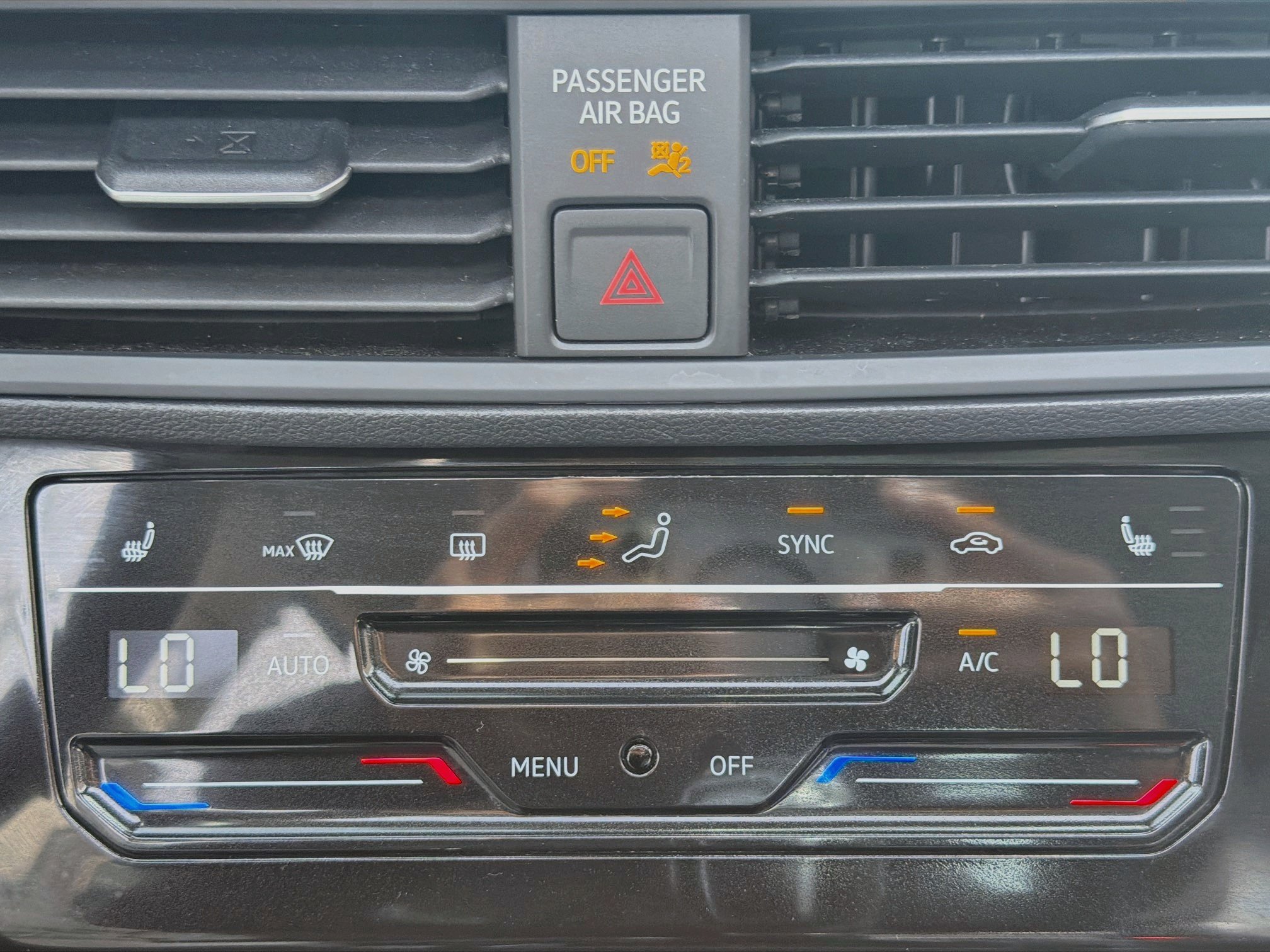 Used 2025 Volkswagen Jetta SE FWD image 23
