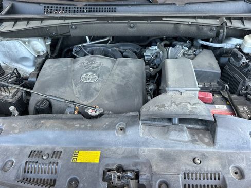 Used 2018 Toyota Highlander SE FWD image 25
