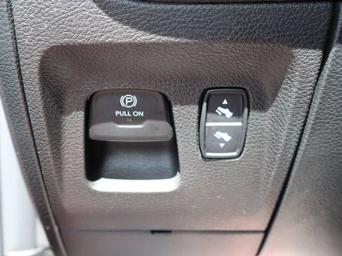 Used 2023 RAM 1500 Big Horn AWD/4WD image 18
