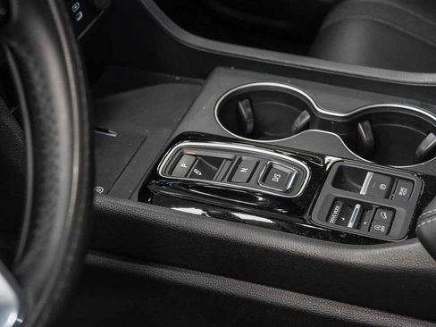 Used 2025 Honda Pilot EX-L image 23