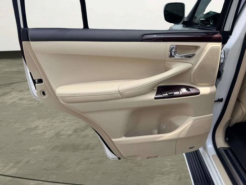 Used 2013 Lexus LX 570 4WD w/ Luxury Pkg image 25