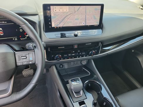 Certified 2025 Nissan Rogue SL w/ SL Premium Package FWD image 21