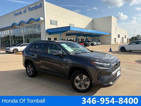 Used 2024 Toyota RAV4 XLE AWD/4WD image 1