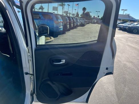 Used 2021 Jeep Renegade Latitude AWD/4WD image 39