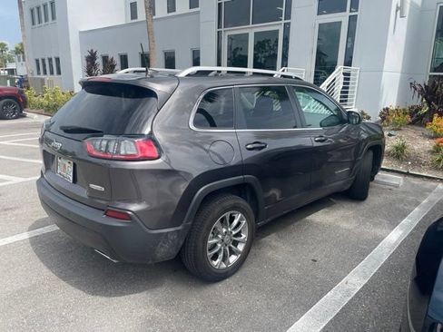 Used 2021 Jeep Cherokee Latitude Lux w/ Comfort/Convenience Group FWD image 3
