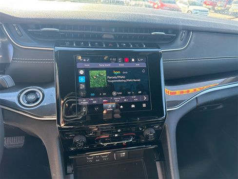 Used 2023 Jeep Grand Cherokee Altitude image 19