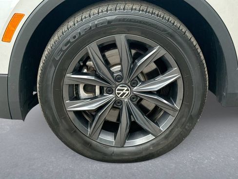 Used 2023 Volkswagen Tiguan SE AWD/4WD image 17