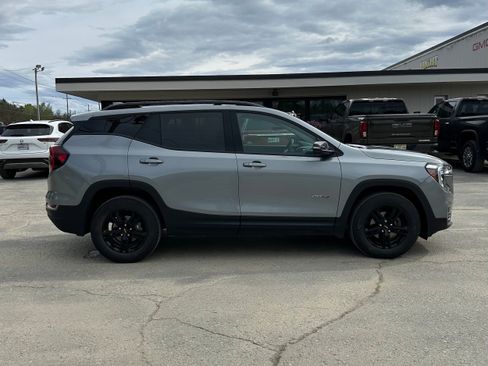 Used 2024 GMC Terrain AT4 AWD/4WD image 2
