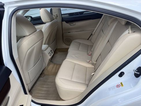 Used 2014 Lexus ES 350 w/ Luxury Package FWD image 13