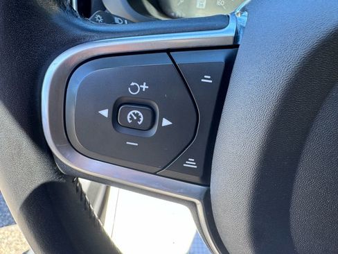 Used 2020 Volvo XC60 T6 Momentum AWD/4WD image 19
