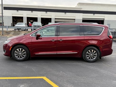Used 2019 Chrysler Pacifica Touring-L Plus w/ Advanced Safetytec Group image 5