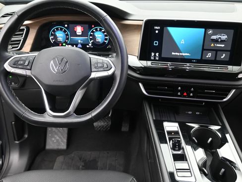 Used 2025 Volkswagen Atlas SE FWD image 20