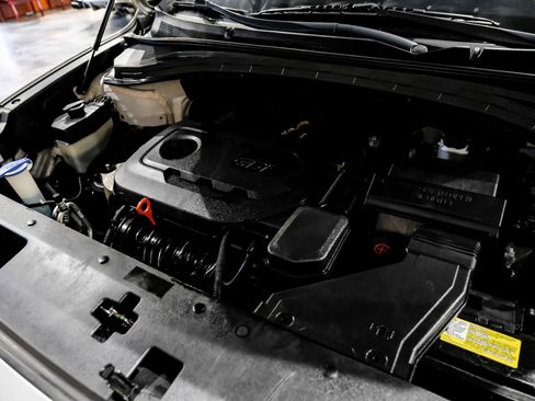 Used 2019 Hyundai Santa Fe SE image 41