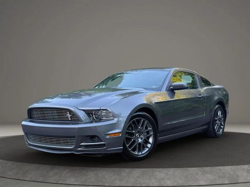 Used 2013 Ford Mustang Premium RWD image 3
