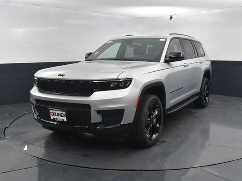 New 2025 Jeep Grand Cherokee L Altitude image 4