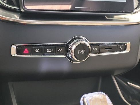 New 2026 Volvo XC90 B6 Plus w/ Protection Package Premier image 16