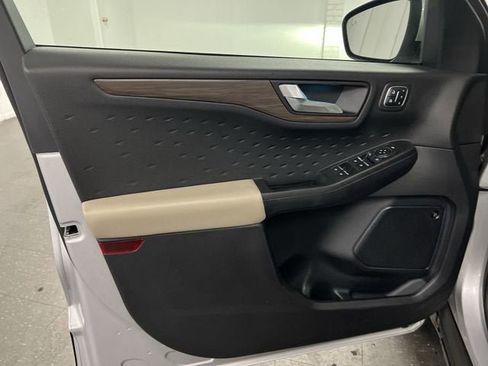 Used 2020 Ford Escape Titanium AWD/4WD image 23
