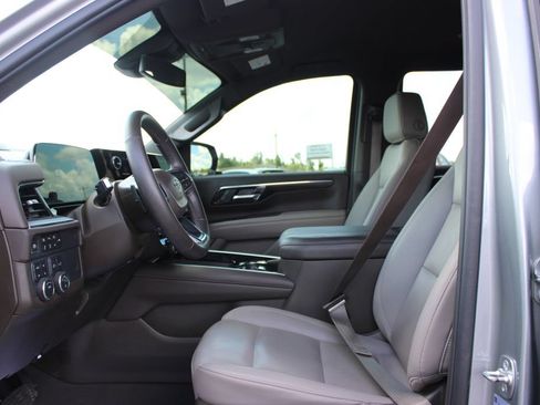 Used 2025 Chevrolet Tahoe Z71 w/ Comfort Package AWD/4WD image 26