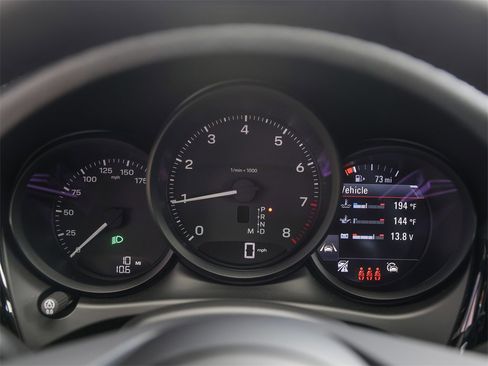 Certified 2025 Porsche Macan image 14