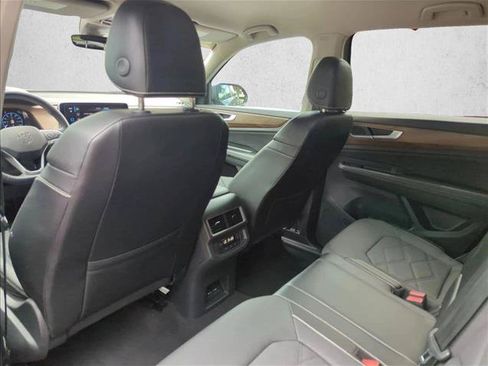 Used 2024 Volkswagen Atlas SE FWD image 19