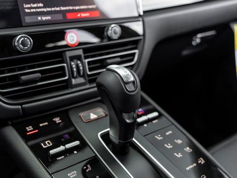 Certified 2026 Porsche Macan AWD/4WD image 29