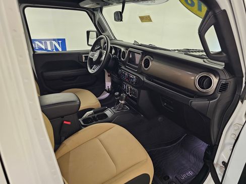 Used 2018 Jeep Wrangler Unlimited Sahara AWD/4WD image 25