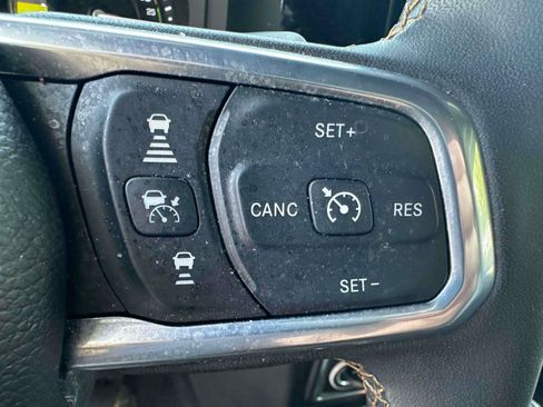 Used 2024 Jeep Wrangler Unlimited Sahara w/ Technology Group AWD/4WD image 21