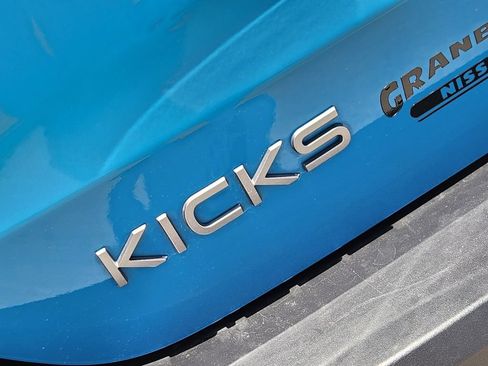 Used 2025 Nissan Kicks SR FWD image 12