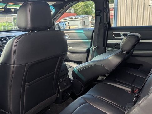 Used 2016 Ford Explorer XLT w/ Equipment Group 202A AWD/4WD image 23