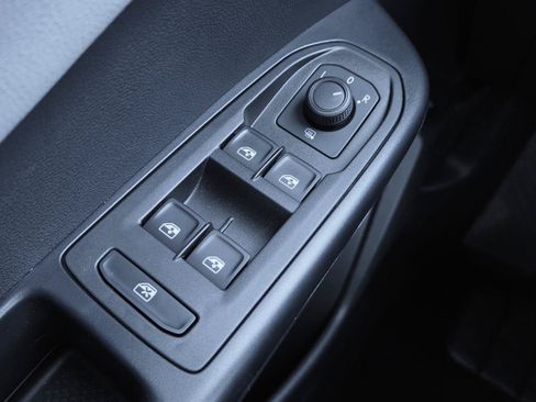 Used 2024 Volkswagen Taos SE AWD/4WD image 25