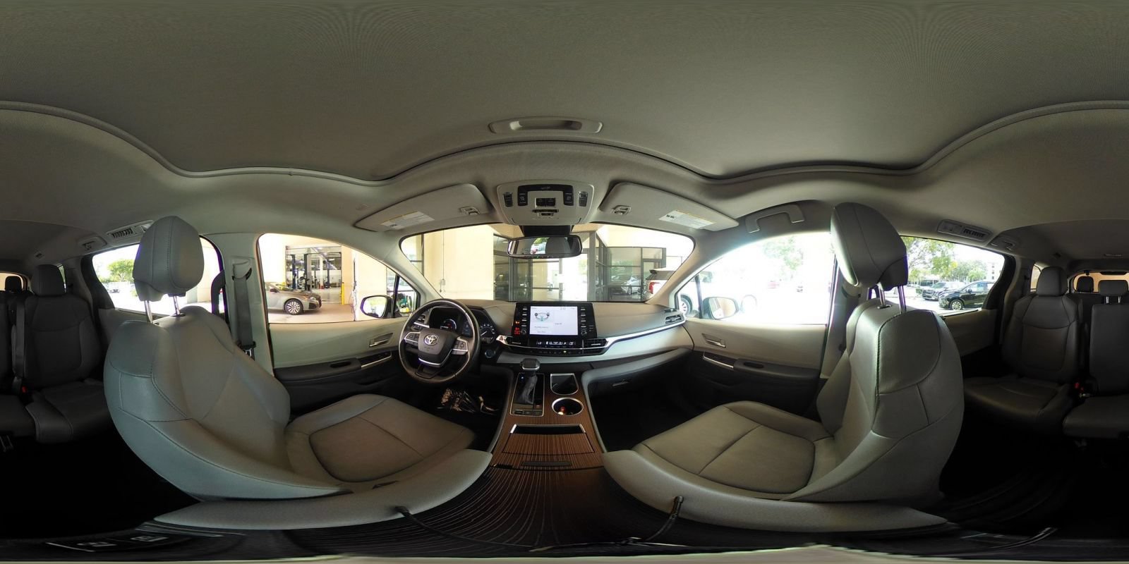 Used 2024 Toyota Sienna XLE FWD image 44