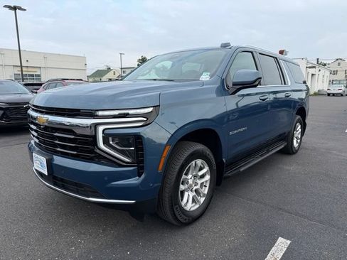 Certified 2025 Chevrolet Suburban LS AWD/4WD image 3