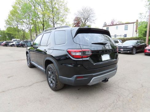 Used 2023 Honda Pilot TrailSport image 4