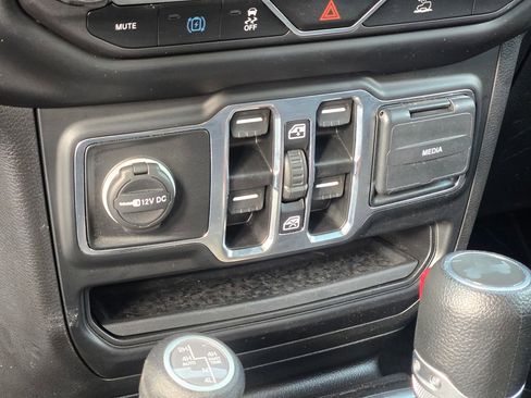 Used 2023 Jeep Wrangler Unlimited w/ Cold Weather Group image 35