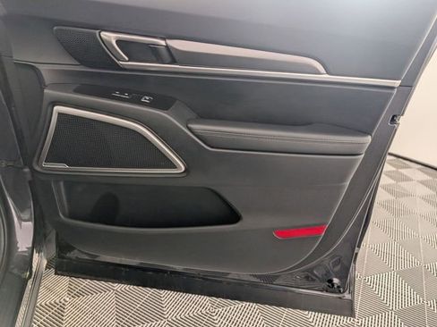 Used 2025 Kia Telluride S image 33