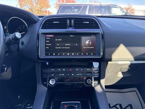 Used 2020 Jaguar F-PACE Prestige image 12