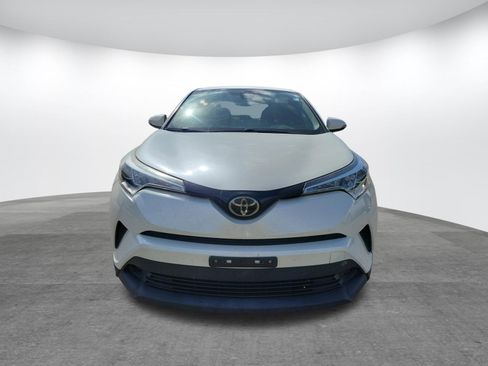 Used 2019 Toyota C-HR XLE image 2