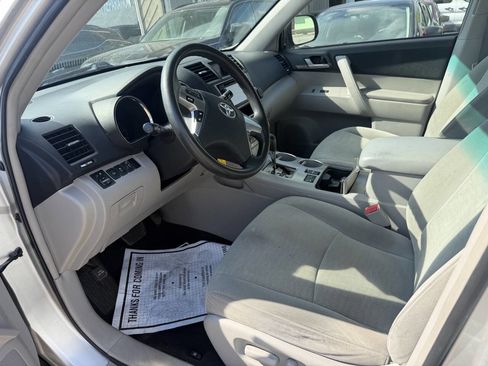 Used 2013 Toyota Highlander Plus AWD/4WD image 13