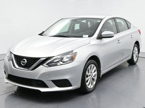 Used 2019 Nissan Sentra SV FWD image 3