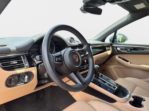 Used 2024 Porsche Macan AWD/4WD image 36