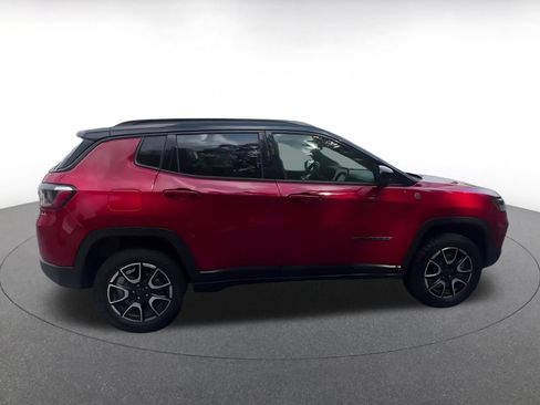Used 2025 Jeep Compass Trailhawk AWD/4WD image 16