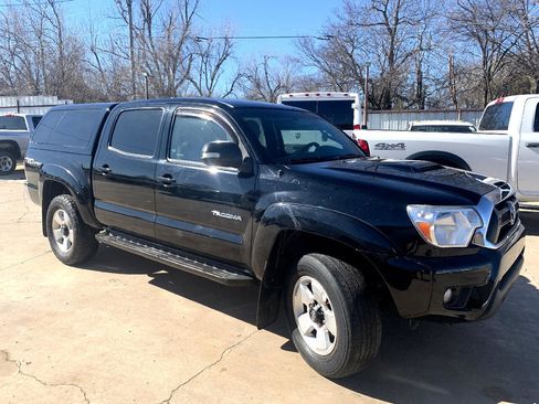 Used 2015 Toyota Tacoma PreRunner w/ TRD Sport Package image 3