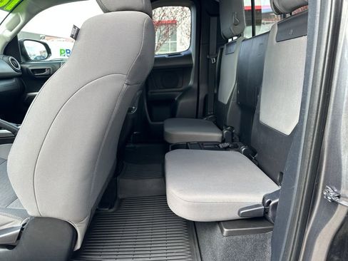 Used 2016 Toyota Tacoma SR5 w/ SR5 Appearance Package (SN) image 14