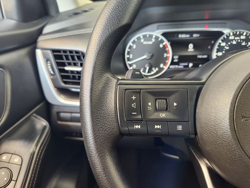 Used 2024 Nissan Rogue SV FWD image 29