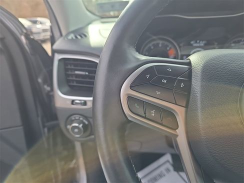 Used 2019 Jeep Cherokee Latitude Plus w/ Cold Weather Group image 15